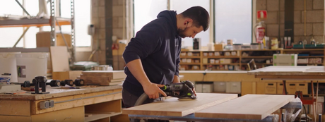 Wat zijn populaire materialen voor een design tafel?